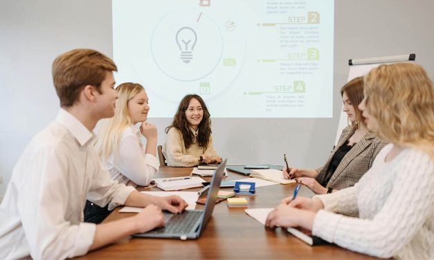 WordPress vagy JavaScript/Next.js? Melyik a jobb választás a weboldal készítéséhez?